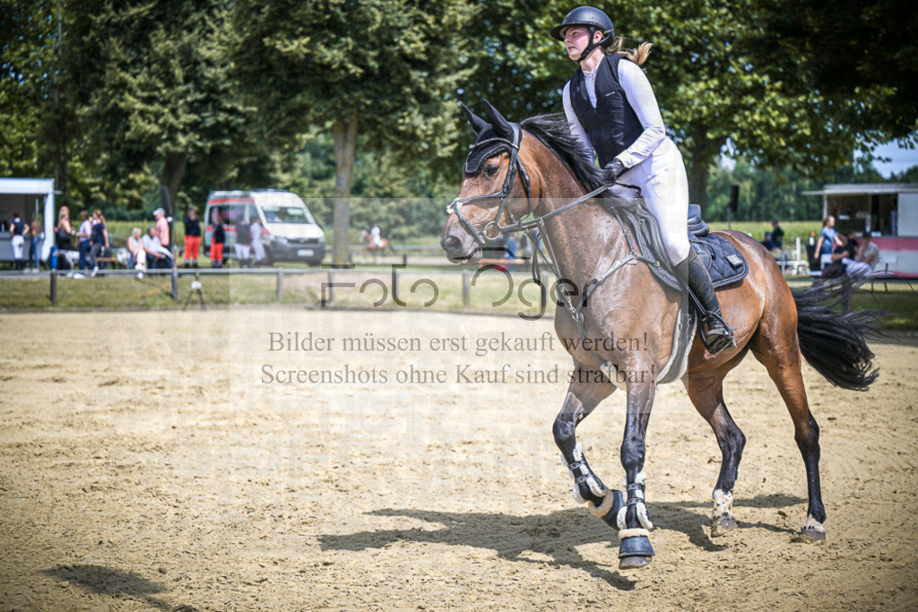 DOS_0233 | Entdecke hochwertige Reitturnierfotos von Foto Oger. Professionell, emotional und authentisch – jetzt Lieblingsmomente im Shop bestellen.Deutschlandweite Turnierfotografie. - Realisiert mit Pictrs.com