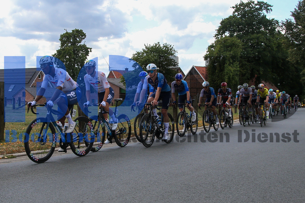 SES_DEUTOU20250821-80 | bond - Realisiert mit Pictrs.com