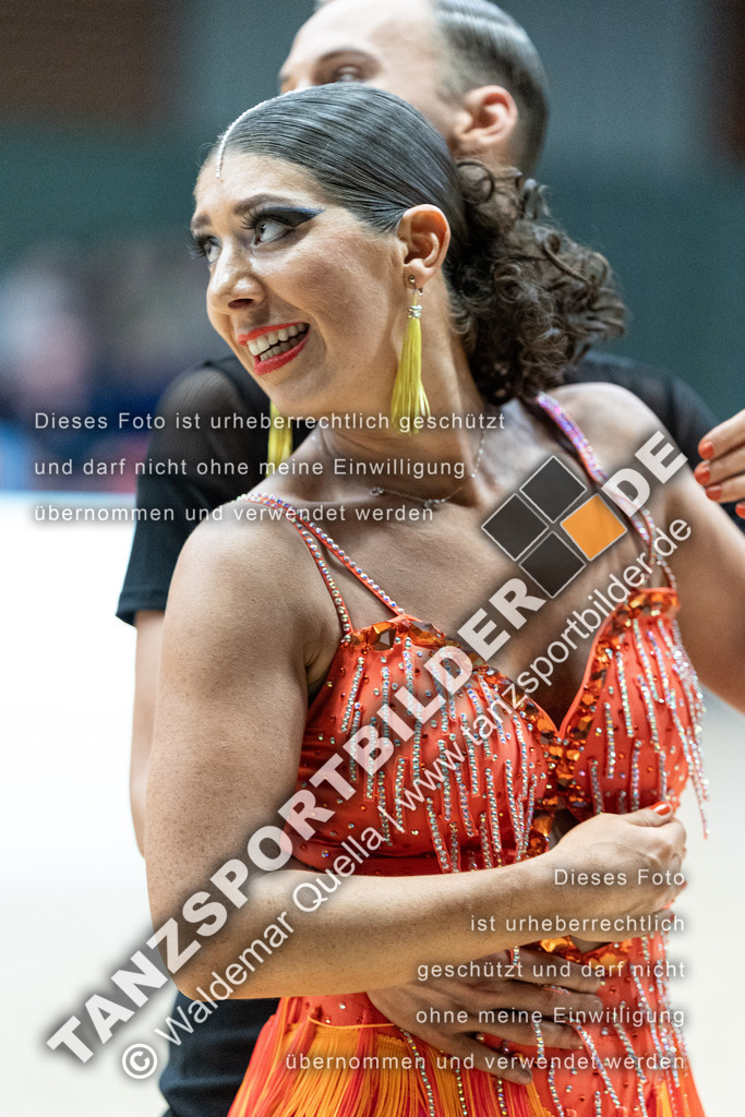 20240406-12044 | Hier finden Sie Tanz Bilder vom Latein und Standard Formationen tanzen. Sportbilder vom Tanzsport. Schöne Fotos und von Weltmeisterschaft, Europameisterschaft, Bundesliga, Regionalliga, Oberliga und Landesliga sowie von GOC Stuttgart, DanceComp, WM Bremen