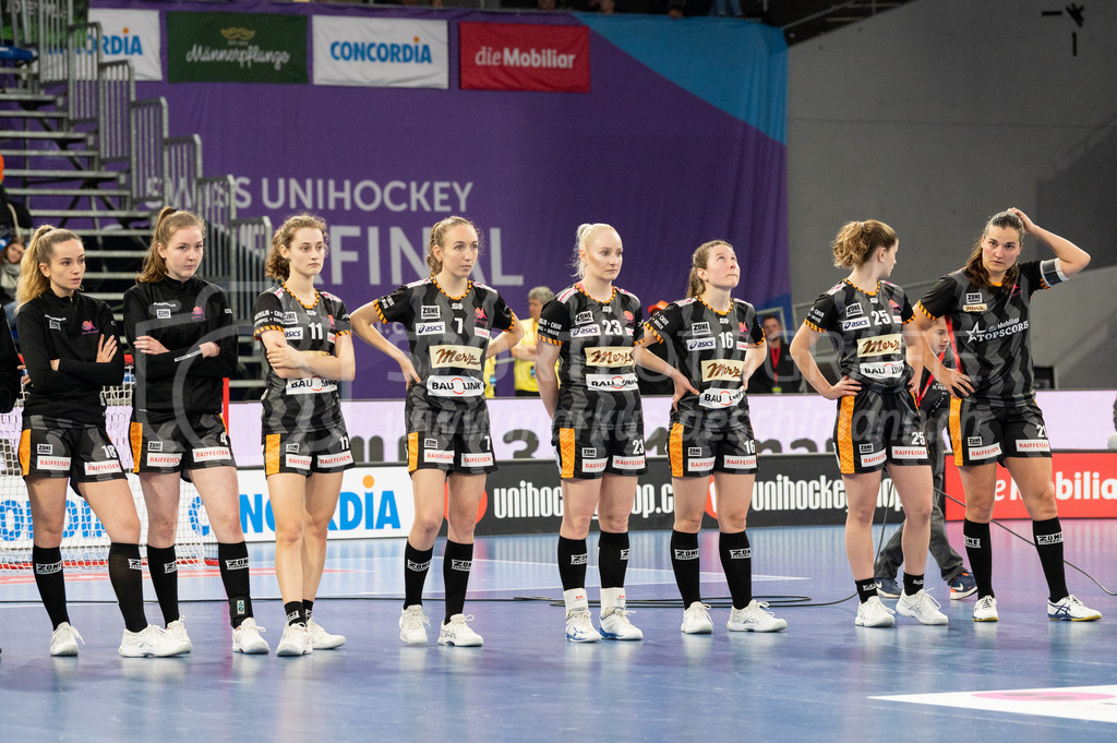 Piranha Chur vs Kloten-Dietlikon Jets - 23. April 2022 | Piranha Chur vs Kloten-Dietlikon Jets
Stimo Arena, Kloten
Geschlagene Churer Spielerinnen.
Bild: Sportfotografie Markus Aeschimann | www.markus-aeschimann.ch - Realisiert mit Pictrs.com