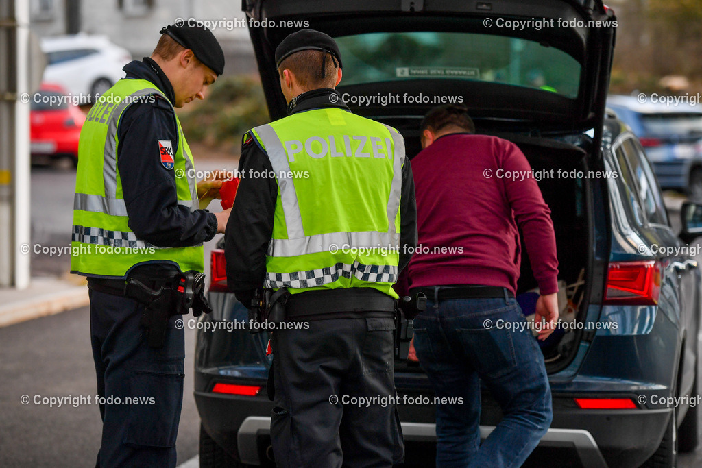 Polizei Grenzkontrolle_ 28.12.2022-11 | 28.12.2022, Weigetschlag Grenzuebergang, AUT, Polizei, Grenzkontrolle, im Bild Polizei, Kontrolle, Grenze, Oesterreich, Tschechien, Papiere