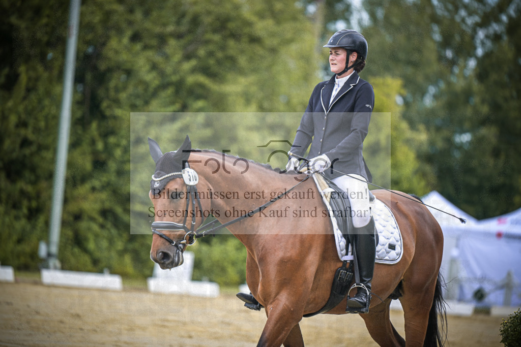 DOS_0978 | Entdecke hochwertige Reitturnierfotos von Foto Oger. Professionell, emotional und authentisch – jetzt Lieblingsmomente im Shop bestellen.Deutschlandweite Turnierfotografie. - Realisiert mit Pictrs.com