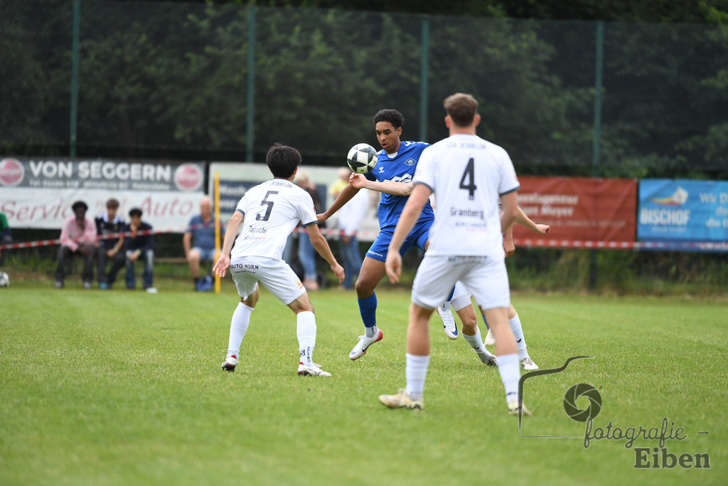 Sport-Duwe Cup | Sport-Duwe Cup Oldenburg; SSV Jeddenloh (weiß)-VFB Oldenburg (blau) am 05.07.2025 in Oldenburg (Sportanlage TuS Eversten), Photo: Philip Eiben 2025 - Realisiert mit Pictrs.com