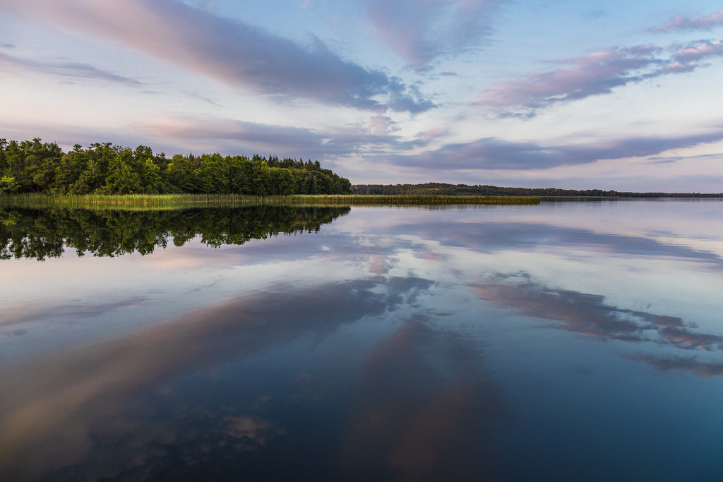 Morgens am Schaalsee in Seedorf  mit Wolken und Spiegelung | Morgens am Schaalsee in Seedorf  mit Wolken und Spiegelung.