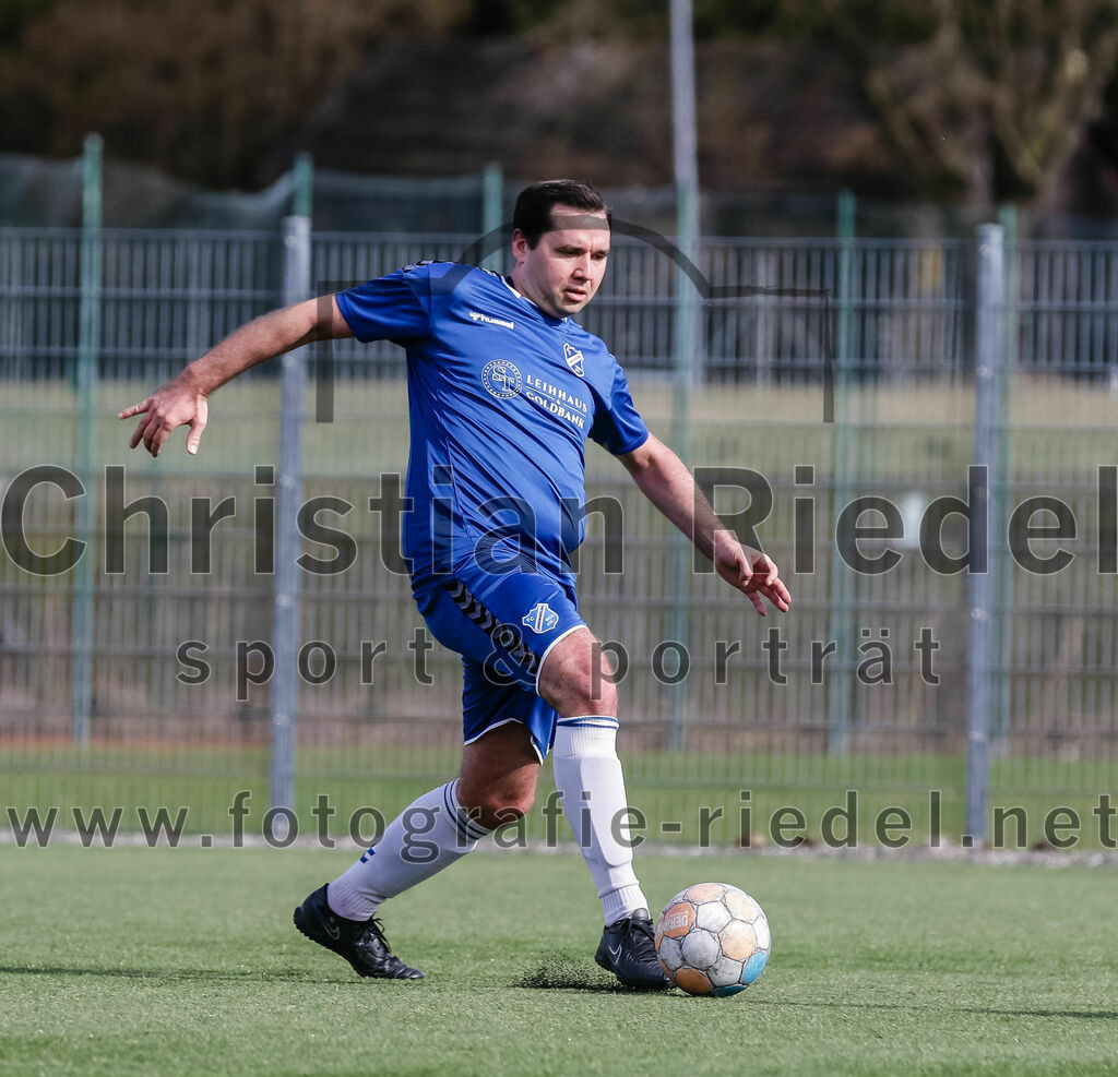 2024-02-24_070_FC_Langengeisling_II_gegen_SG_Reichenkirchen | Erding, Deutschland, 24.02.2024:
Fußball, Kreisklasse 2023 / 2024, Testspiel, FC Langengeisling II gegen SG Reichenkirchen, Endergebnis: 7:1

Ferdinand Zink (FC Langengeisling, #16)

Foto: Christian Riedel / fotografie-riedel.net