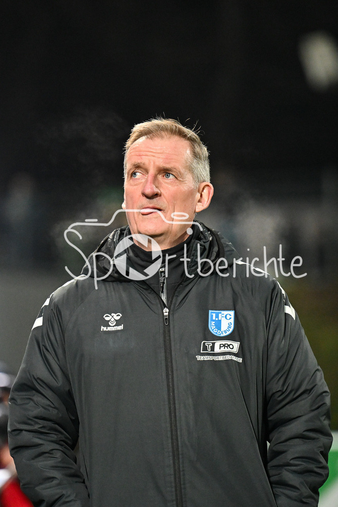 SpVgg Greuther Fürth - 1. FC Magdeburg | FUERTH, GERMANY - 06. FEBRUARY: im Bild Petrik SANDER Trainer 1. FC Magdeburg / Einzelfoto / Freisteller vor dem Match zwischen der SpVgg Greuther Fürth und dem 1. FC Magdeburg am 21. Spieltag der 2. Bundesliga im Sportpark Ronhof Thomas Sommer