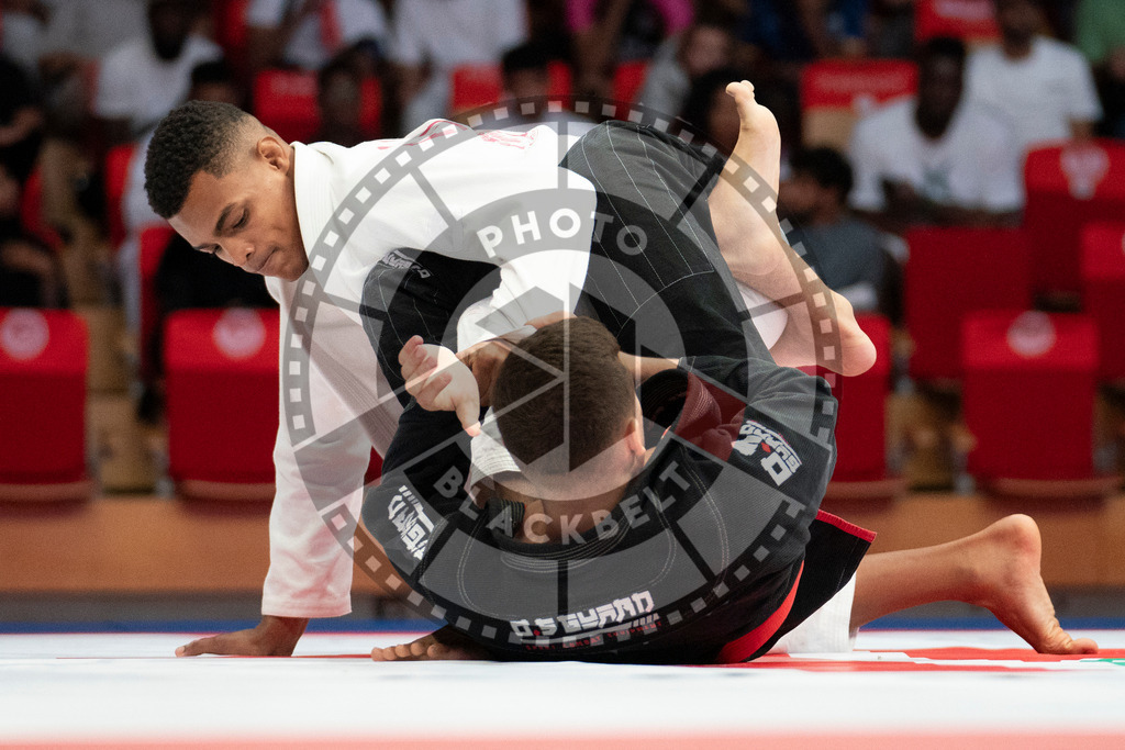 20231109PBB6614 | Fighters compete during the AJP World Professional Championship in the Mubadala Arena in Abu Dhabi, Arab United Emirates, on November 9, 2023.