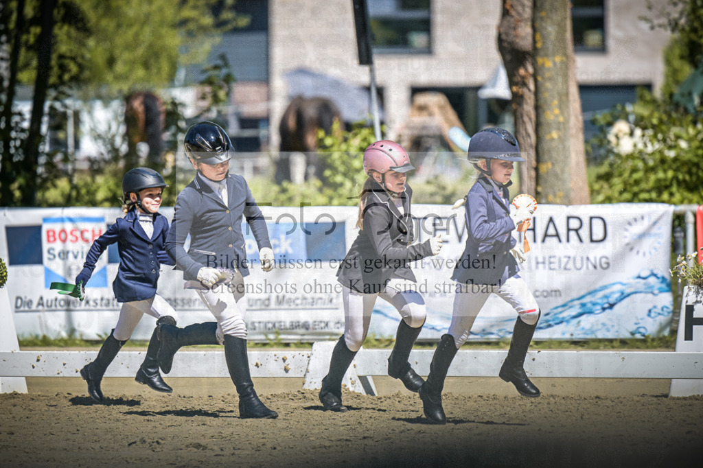 DOS_8668 | Entdecke hochwertige Reitturnierfotos von Foto Oger. Professionell, emotional und authentisch – jetzt Lieblingsmomente im Shop bestellen.Deutschlandweite Turnierfotografie. - Realisiert mit Pictrs.com