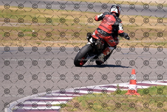 26bt04-1915 | markuskiefer.com - Realisiert mit Pictrs.com