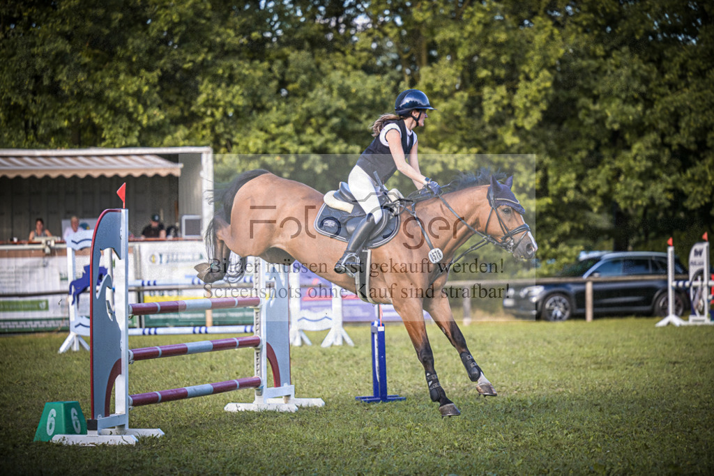 DOS_1093 | Entdecke hochwertige Reitturnierfotos von Foto Oger. Professionell, emotional und authentisch – jetzt Lieblingsmomente im Shop bestellen.Deutschlandweite Turnierfotografie. - Realisiert mit Pictrs.com