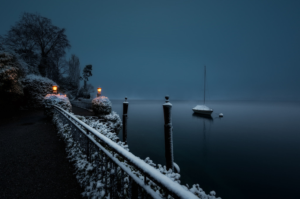 Später Wintereinbruch | Wintereinbruch im April und ich muss zugeben: mir gefällt's. Eigentlich könnte man fast eine Faustregel aufstellen: je ungemütlicher das Wetter, desto spannender für den Landschaftsfotografen.
-----------------------------------------------------------------
Onset of winter in April and I have to admit: I like it. Actually, one could almost set up a rule of thumb: the more uncomfortable the weather, the more exciting it is for the landscape photographer.
-----------------------------------------------------------------
Dieser Druck ist in einer limitierten Auflage von 5 Exemplaren erhältlich. 
This print is available in a limited edition of 5 copies. 
http://art.hess.photography/135-spaeter-wintereinbruch.html - Realisiert mit Pictrs.com