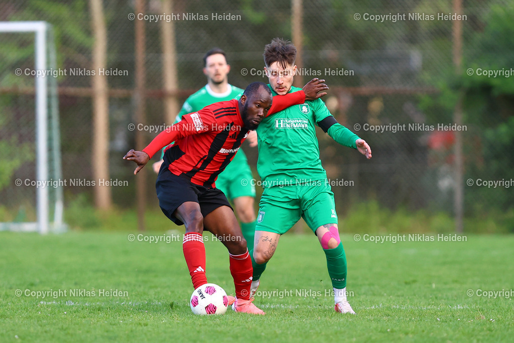 NH_HammUited_Concordia_LandesligaHansa_12052026 | #10 John Winkler (Hamm United FC), #15 Emmanuel Addington (Concordia)Fußball I Herren I Landesliga Hansa I Saison 2025-2026 I 20. Spieltag I Hamm United - Concordia I 12.05.2026 I Sportplatz Tribünenweg