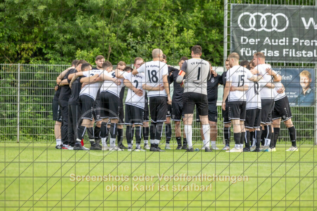20250616_182926_0164 | #,  TV Eybach (weiß) vs. 1.FC Donzdorf II (rot), Fussball, Entscheidungsspiel 3 in Kreisliga A3 - Bezirk Neckar/Fils, Saison 2024/2025, Rasensportplatz, Staufenecker Str. 41, 73084 Salach, 16.06.2025 - 18:30 Uhr,Foto: PhotoPeet-Sportfotografie/Peter Harich