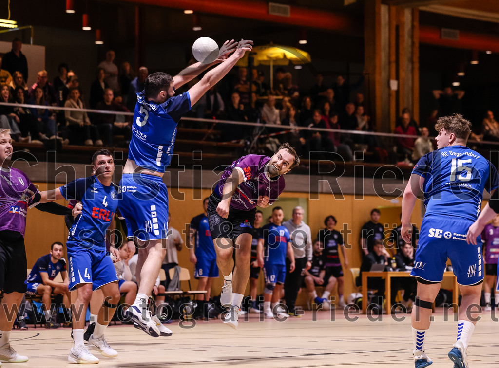 2024-11-09_049_SpVgg_Altenerding_II_gegen_HC_Deggendorf | Erding, Deutschland, 09.11.2024:Handball, Bezirksliga Männer Ost 2024 / 2025, 4. Spieltag, SpVgg Altenerding II gegen HC Deggendorf, Endergebnis: 25:24Foto: Christian Riedel / fotografie-riedel.net