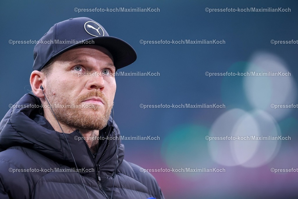 BMG13122501008 | 13.12.2025, Fußball, Borussia Mönchengladbach - VfL Wolfsburg, 1. Fußball Bundesliga, 14.Spieltag, Borussia-Park, Saison 2025 2026: Cheftrainer Eugen Polanski (Borussia Mönchengladbach)  DFB regulations prohibit any use of photographs as image sequences and or quasi-video.