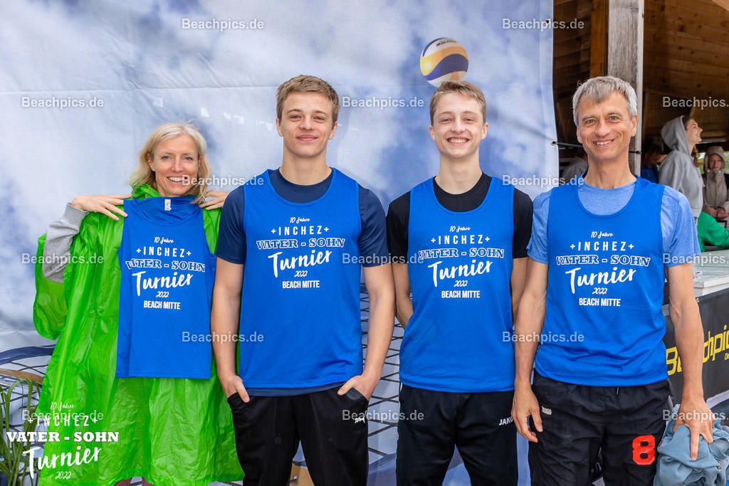 2022-00063136-Vater-Sohn-Turnier-Teamfotos-2 | 26.05.2022; Berlin Foto: Gerold Rebsch - www.beachpics.de