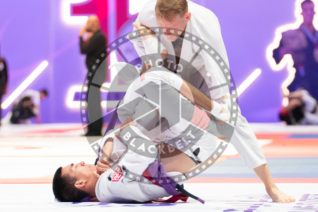 20231109PBB5052 | Fighters compete during the AJP World Professional Championship in the Mubadala Arena in Abu Dhabi, Arab United Emirates, on November 9, 2023.