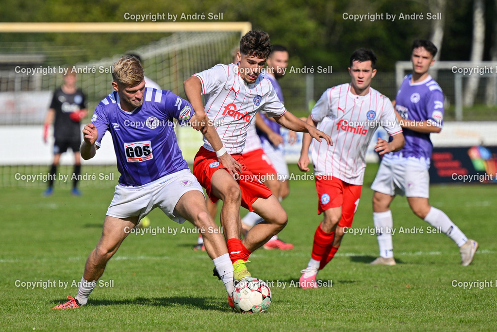 VfR Neumünster vs Holstein Kiel II | Nils Drauschke (VfR #10) vs Valton Mehmeti (Holstein #14) / Fußball-Oberliga Männer 2026/2027 / VfR Neumünster vs Holstein Kiel II / Grümmi-Arena / Neumünster / 27.09.26 - Realisiert mit Pictrs.com