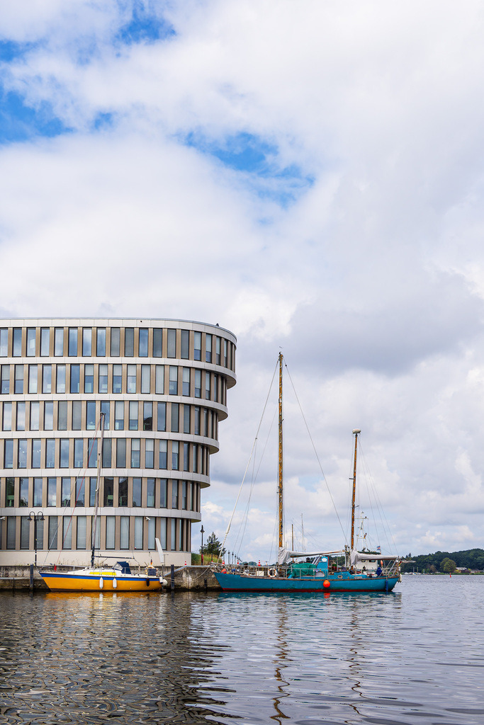 Blick über den Fluss Warnow auf die Hansestadt Rostock | Blick über den Fluss Warnow auf die Hansestadt Rostock.