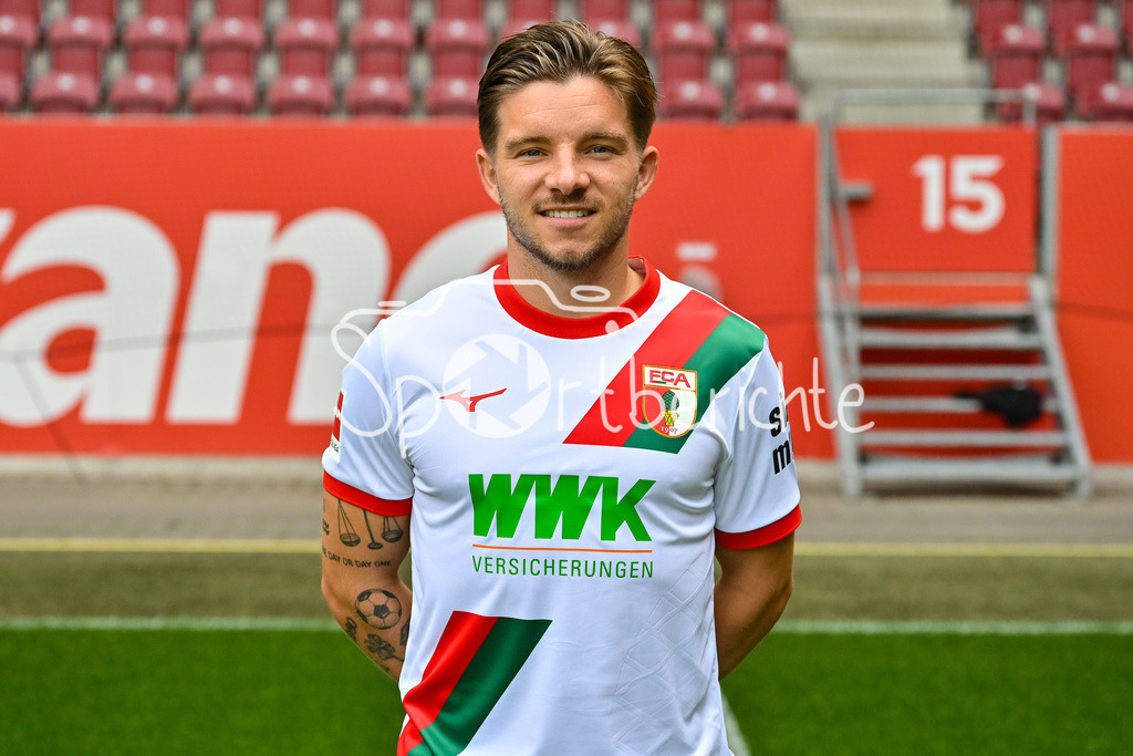 FC Augsburg 2025/26 | Mads PEDERSEN / Einzelfoto / Freisteller / Media Day FC Augsburg: WWK-Arena am 06.08.2025