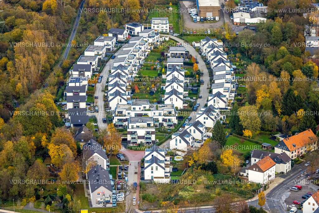 Bochum231102771 | Luftbild, Wohnhäuseranordnung in ovaler Form,  Wohnviertel Wohngebiet Markscher Bogen, umgeben von herbstlichen Laubbäumen, Weitmar, Bochum, Ruhrgebiet, Nordrhein-Westfalen, Deutschland