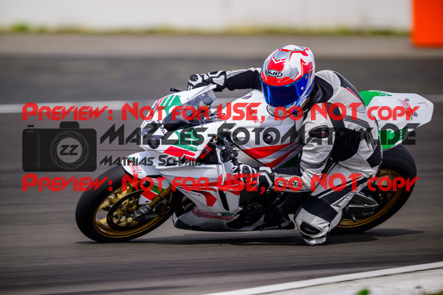 MaZZes_Fotomatrix_20250421_6021986_6626 | WEISS