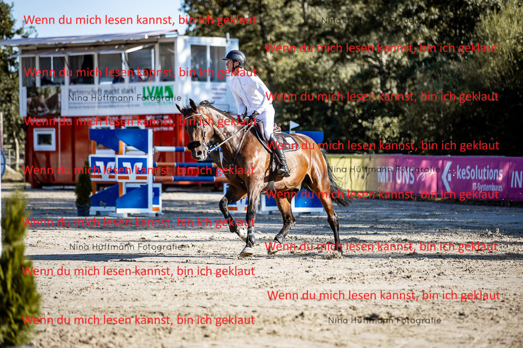 BK1A8224 | Turnierbilder Turnierfotos Nina Hüffmann Turnierfotografie Pferdefotografie Tierzeichnung Haustierzeichnung Pferdezeichnung Hundezeichnung Videograf  - Realisiert mit Pictrs.com