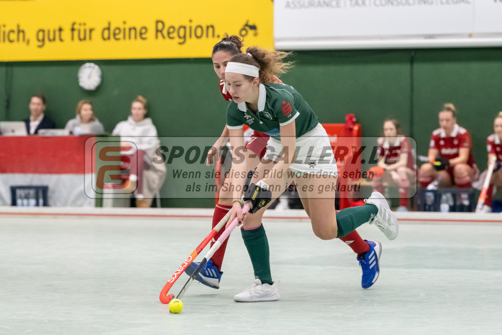 SFE_20241201_0059 | Köln, Deutschland, 01.12.2024:  Hockey 1. Bundesliga Damen Rot-Weiss Köln - HTC Uhlenhorst im KTHC Stadion Rot-Weiss Köln Tennis and Hockey Club am 01.12.2024 in Köln, Deutschland. (Foto von Stephan Fehrmann)Köln, Germany, 01.12.2024: Hockey 1. Bundesliga Damen Rot-Weiss Köln - HTC Uhlenhorst in KTHC Stadion Rot-Weiss Köln Tennis and Hockey Club at 01.12.2024 in Köln, Deutschland. (Foto from Stephan Fehrmann)