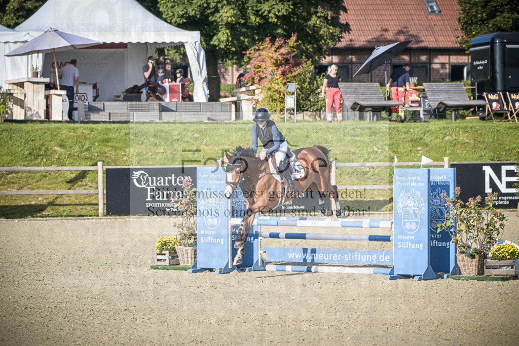 DOS_7276 | Entdecke hochwertige Reitturnierfotos von Foto Oger. Professionell, emotional und authentisch – jetzt Lieblingsmomente im Shop bestellen.Deutschlandweite Turnierfotografie. - Realisiert mit Pictrs.com