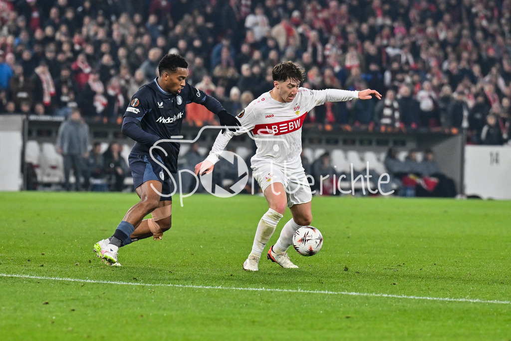 VfB Stuttgart - Feyenoord Rotterdam | STUTTGART, DEUTSCHLAND - 6. NOVEMBER: im Duell Angelo STILLER (VfB Stuttgart 6) und Quinten TIMBER (Feyenoord Rotterdam 8) beim Ligaspiel zwischen dem VfB Stuttgart und Feyenoord Rotterdam am 4. Spieltag der Europa League in der MHP-Arena am 06.11.2025
