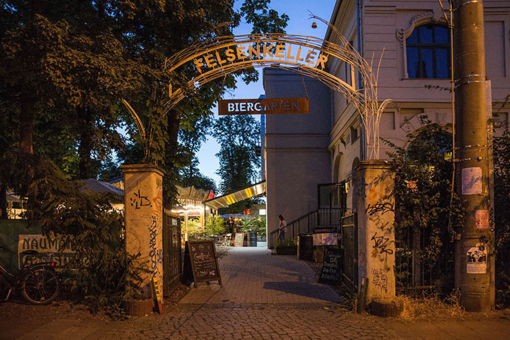 Felsenkeller - Biergarten | Entdecke über 20 Kategorien Leipzig-Motive: Foto-Downloads, hochwertige Poster, Leinwand- & Fine-Art-Prints. Jetzt Lieblingsfoto im Bildlexikon Leipzig Shop bestellen!