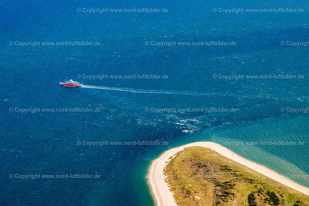 Sylt_List_Ellenbogen_FRS_Fähre_List_Römö_ELS_5736130625 | LIST 13.06.2025 Schiff der FRS Syltfähre zwischen in List und Römö auf Sylt im Bundesland Schleswig-Holstein, Deutschland. // Ship of the FRS Sylt ferry between List and Roemoe on Sylt in the federal state of Schleswig-Holstein, Germany. Foto: Martin Elsen