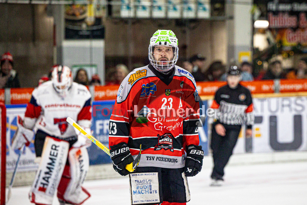 TSV Peißenberg MINERS gegen VfE Ulm/Neu Ulm DEVILS | Eishockey Bayernliga Herren Vorrunde 2024/25, TSV Peißenberg MINERS gegen VfE Ulm/Neu Ulm DEVILS, 20250105,Tor Dejan VOGL (MINERS 23),2025-01-05 in Peißenberg (Eisstadion Peißenberg)Dejan VOGL (MINERS 23)Copyright: WolfgangxLindner foto-lindner.de