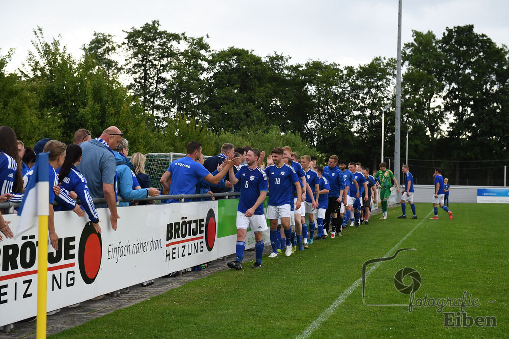 1. FC Nordenham-SV GOTANO | Kreispokal Finale Jade-Weser-Hunte 1. Mannschaften; 1.FC Nordenham (weiß)-SV GOTANO (blau) am 15.06.2025 in Rastede (Sportanlage Köttersweg), Photo: Philip Eiben 2025 - Realisiert mit Pictrs.com