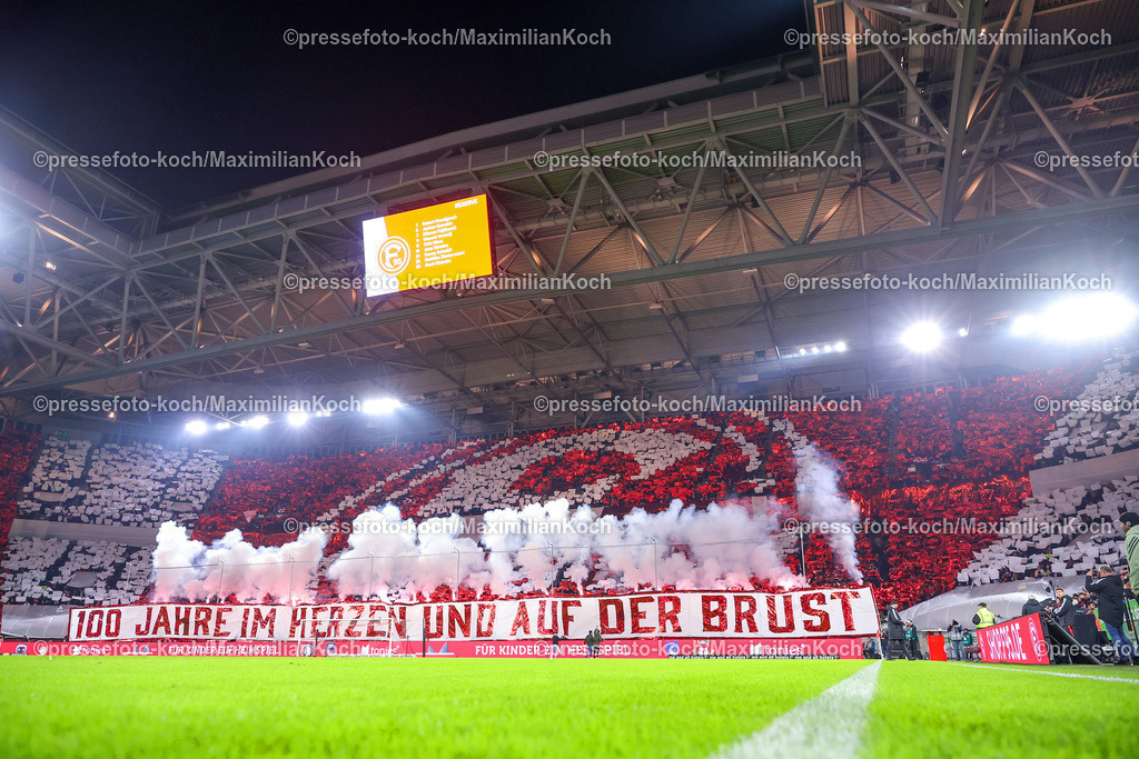 Due20122401020 | 20.12.2024, Fußball, Fortuna Düsseldorf - 1. FC Magdeburg, 2. Bundesliga, Merkur Spiel-Arena, Saison 2024 2025: Choreografie der Fortuna Fans Ultras vor dem Spiel Choreo, Pyrotechnik Bengalisches Feuer Rauch FeuerwerkskörperDFB regulations prohibit any use of photographs as image sequences and or quasi-video.