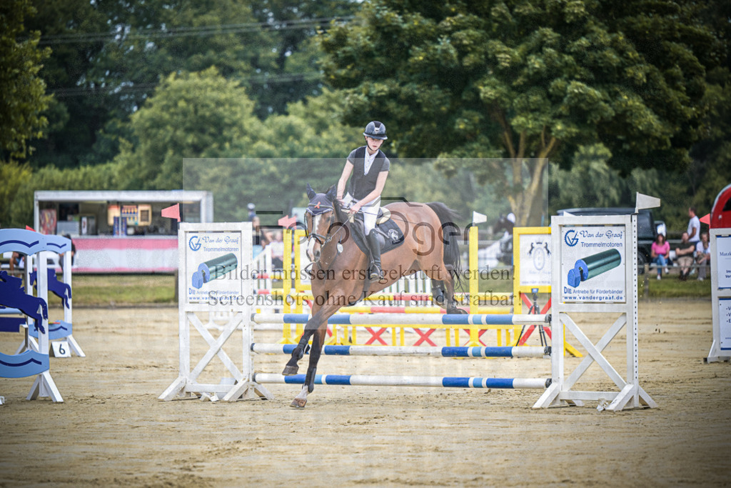 DOS_7010 | Entdecke hochwertige Reitturnierfotos von Foto Oger. Professionell, emotional und authentisch – jetzt Lieblingsmomente im Shop bestellen.Deutschlandweite Turnierfotografie. - Realisiert mit Pictrs.com