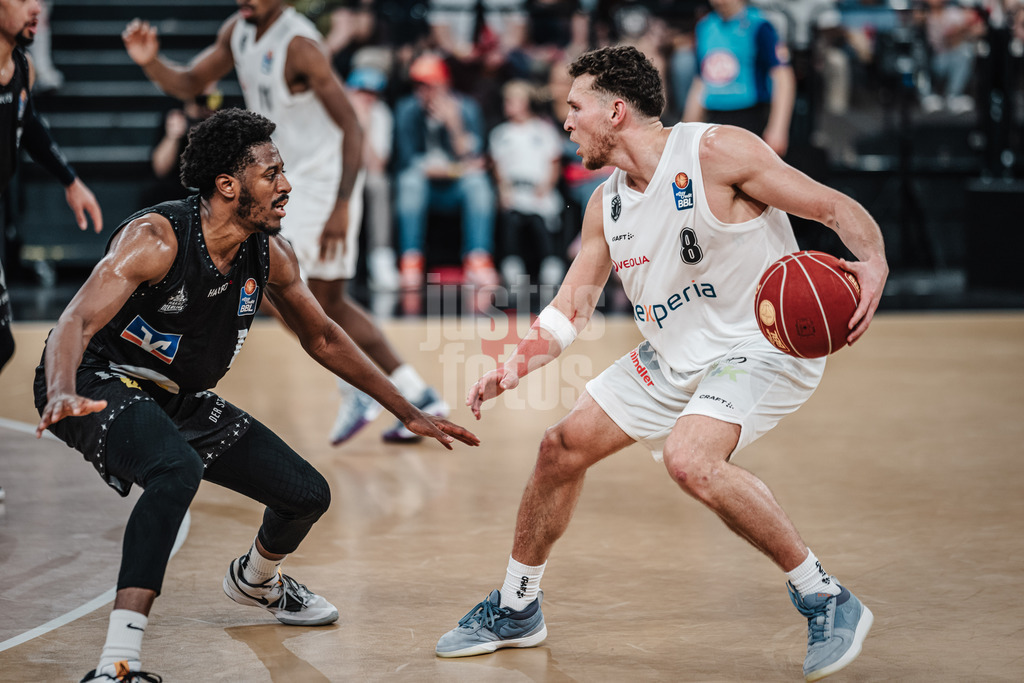 Basketball | Männer | Saison 2023/2024 | easyCredit Basketball Bundesliga | 31. Spieltag | Veolia Towers Hamburg vs. HAKRO Merlins Crailsheim | 30.04.2024 | Brae Ivey (#8, Veolia Towers Hamburg)