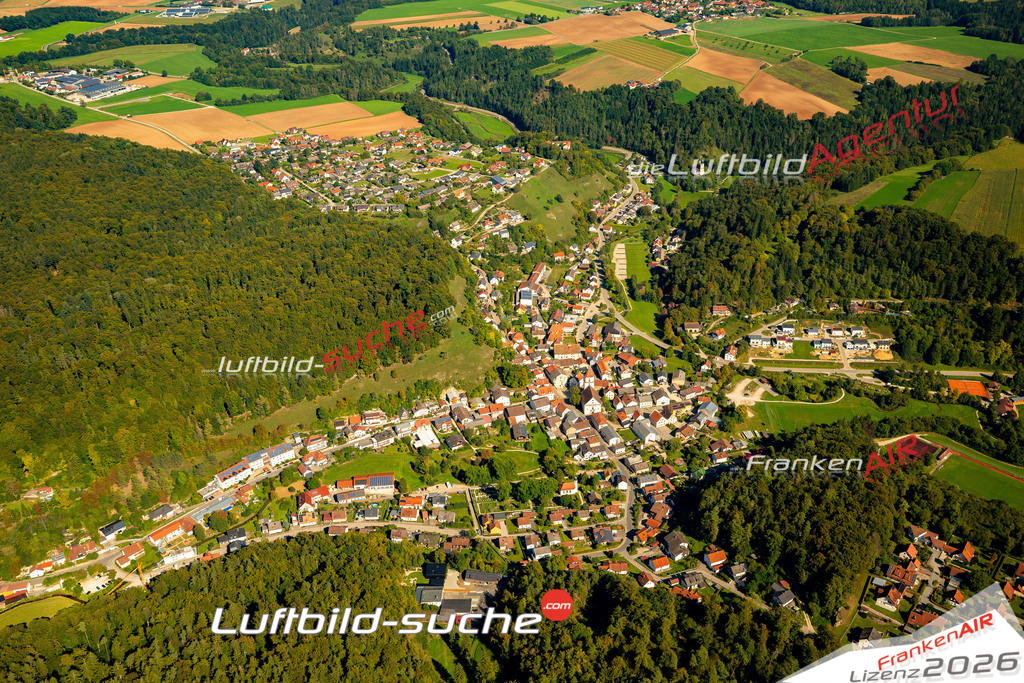 Das Luftbild zeigt :  Breitenbrunn - Die Luftaufnahme wurde 2023 vom UL-Flugzeug aus erstellt ( keine Drohne ) - Hochauflösende Luftaufnahme - Für grossformatige Ausdrucke geeignet. Die Geschenkidee !Mit Lizenz und Bildrechte bestellbar