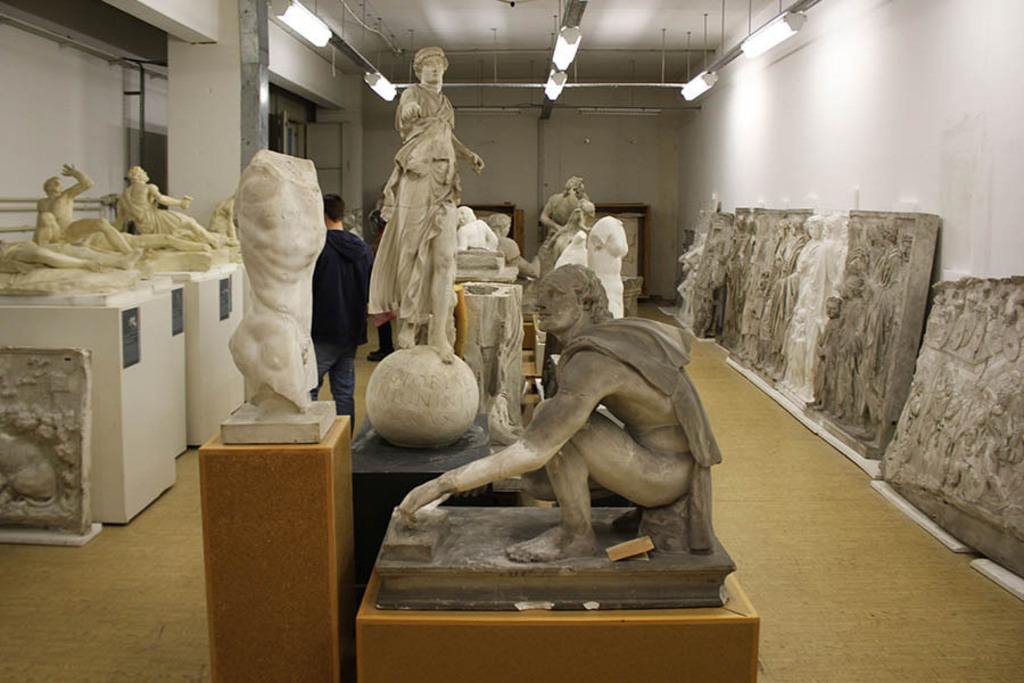 Gipsabdruck-Sammlung des Antikenmuseums | Das Team hinter BILDLEXIKON LEIPZIG bündelt historische wie aktuelle Informationen über die Stadt Leipzig in Text und Bild auf einer Plattform und stellt diese der interessierten Öffentlichkeit zur Verfügung.