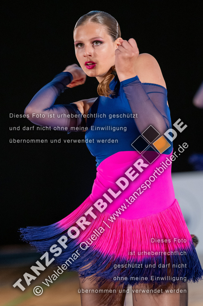 20250503-01096 | Hier finden Sie Tanz Bilder vom Latein und Standard Formationen tanzen. Sportbilder vom Tanzsport. Schöne Fotos und von Weltmeisterschaft, Europameisterschaft, Bundesliga, Regionalliga, Oberliga und Landesliga sowie von GOC Stuttgart, DanceComp, WM Bremen