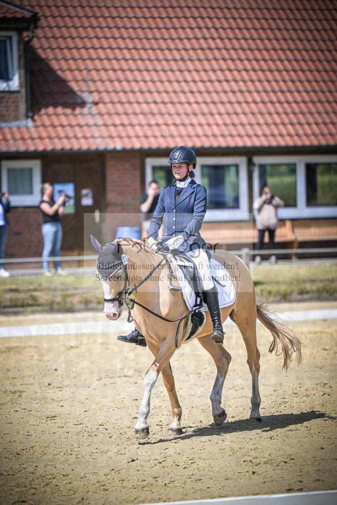 DOS_6124 | Entdecke hochwertige Reitturnierfotos von Foto Oger. Professionell, emotional und authentisch – jetzt Lieblingsmomente im Shop bestellen.Deutschlandweite Turnierfotografie. - Realisiert mit Pictrs.com
