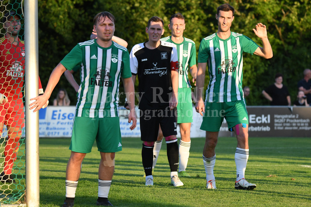 SpVgg Niederalteich : SpVgg GW Deggendorf | SpVgg Niederalteich in Überzahl; Matthias Schaefer (SpVgg GW Deggendorf #18) - Realisiert mit Pictrs.com