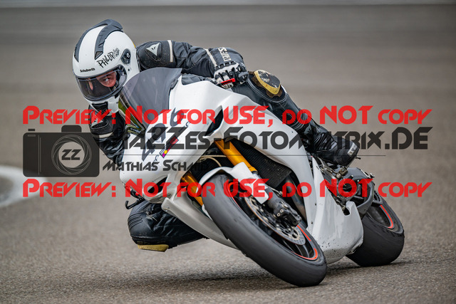 MaZZes_FotoMatrix_240702_6007705_7326 | ROT