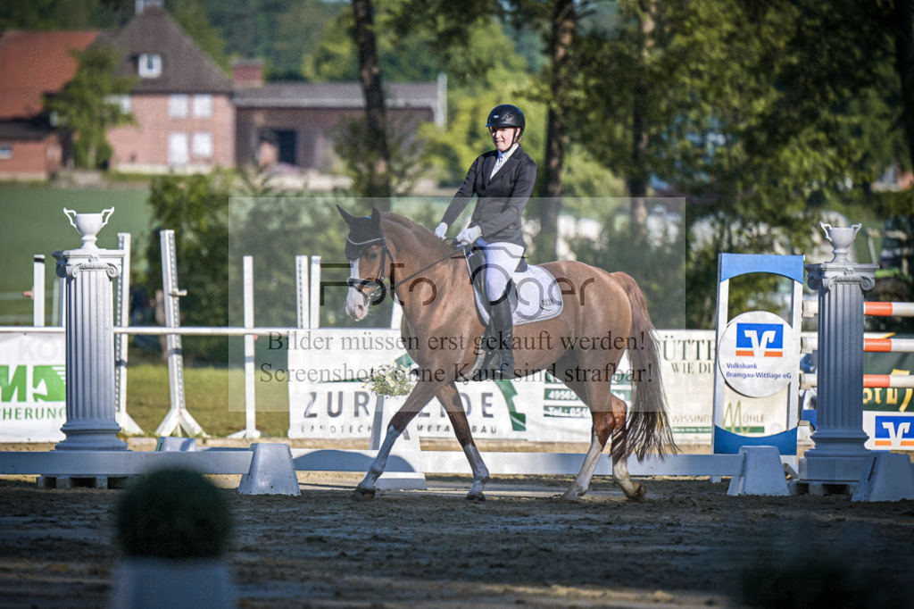 DOS_3882 | Entdecke hochwertige Reitturnierfotos von Foto Oger. Professionell, emotional und authentisch – jetzt Lieblingsmomente im Shop bestellen.Deutschlandweite Turnierfotografie. - Realisiert mit Pictrs.com