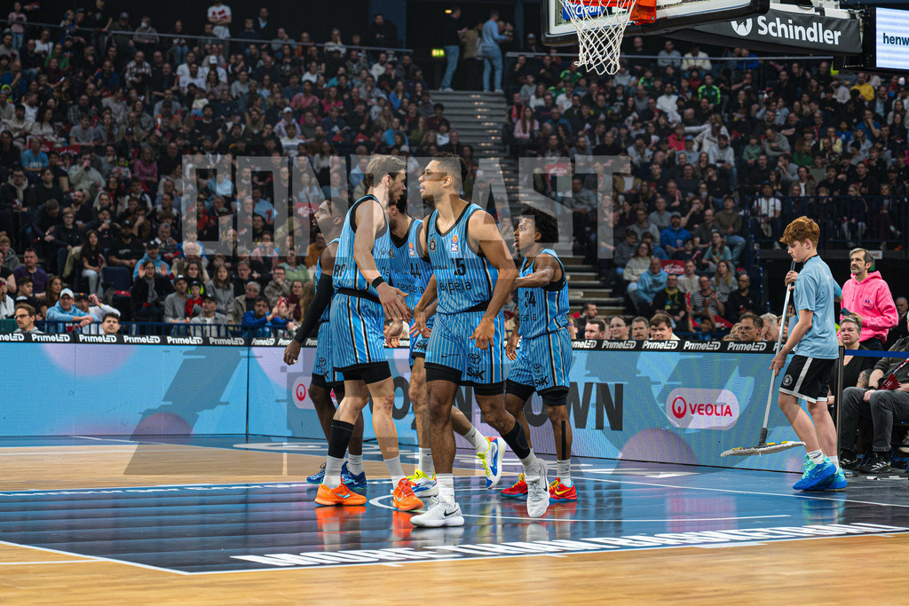 Basketball I Herren I Bundesliga I Saison 2025-2026 I 22. Spieltag I Veolia Towers Hamburg - FC Bayern Basketball | CONTRAST ZERØ MEDIA - Realisiert mit Pictrs.com