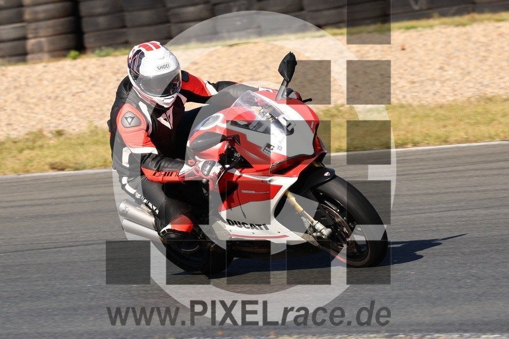 0019-20240912_00867 | Schöne Erinnerungen an spannende Momente - das festzuhalten ist unser Job. PIXELrace.de ist seit 2003 auf den Rennstrecken Europas unterwegs um die Action draußen beim Fahren und die wunderbare Stimmung imm Fahrerlager für euch einzufangen.