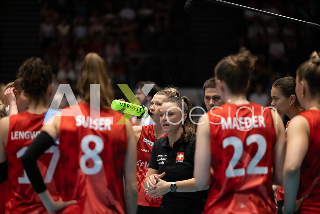 Austria v Switzerland - CEV European League Women | KRIENS, SWITZERLAND - JUNE 14: LAUREN BERTOLACCI Headcoach of Switzerland during the CEV European League match between Austria and Switzerland at Pilatus Arena on June 14, 2026 in Kriens, Switzerland. - Realisiert mit Pictrs.com