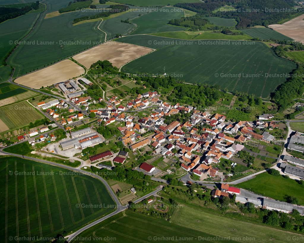 2634585 | KALTENEBER 16.06.2006 Ortsansicht am Rande von landwirtschaftlichen Feldern und Nutzflächen in Kalteneber im Bundesland Thüringen, Deutschland. // Village view on the edge of agricultural fields and land in Kalteneber in the state Thuringia, Germany. Foto: Gerhard Launer