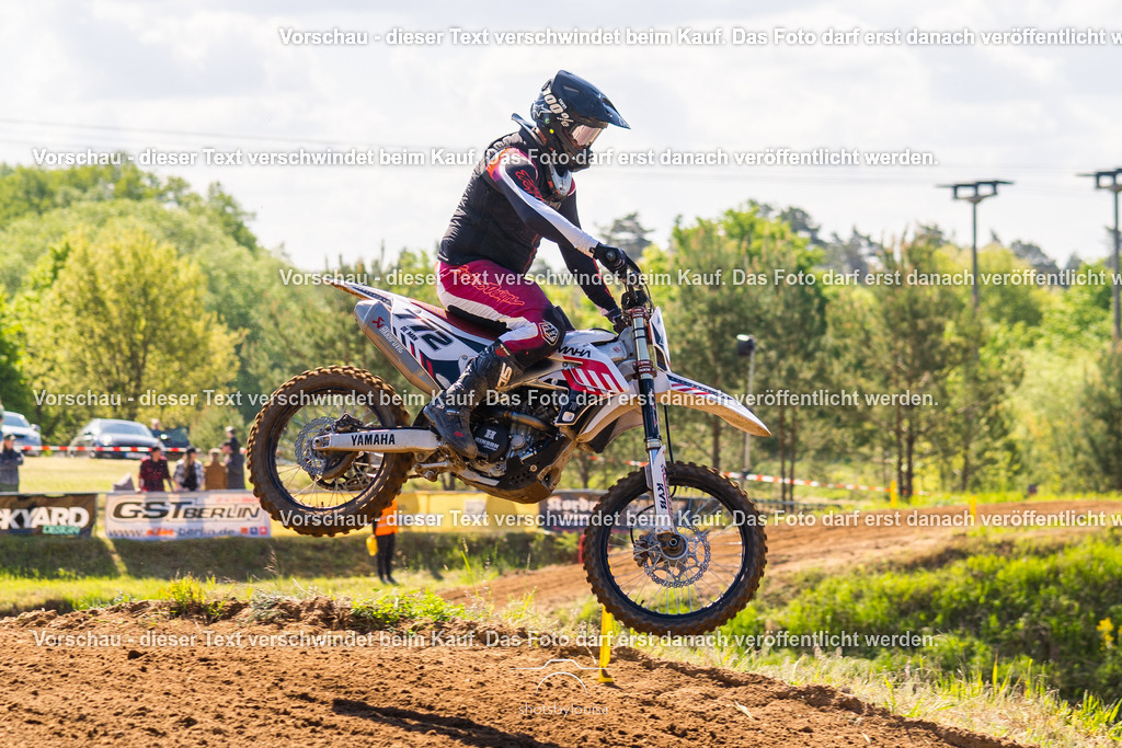 20260517_Templin-6000 | Sportfotografin aus Berlin-Brandenburg mit Fokus auf Motocross. Ich halte deine sportliche Leistung und echte Emotionen auf und neben der Strecke professionell fest. Entdecke die Fotos von deinem Rennen und bestelle sie direkt hier im Shop.
