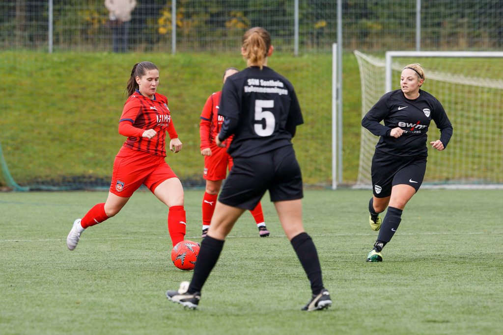 FCHHOH_251005_7109 | 1.FC Heidenheim 1846 II vs. SGM Hohenmemmingen/Sontheim, Fußball, Frauen, Bezirksliga, 2025/2026, 4. Spieltag, 05.10.2025 in Heidenheim, Kunstrasen b. Voith-Arena West(Foto: Michael Bulling) - Realisiert mit Pictrs.com